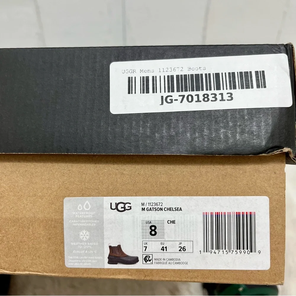 SOLD! Ugg Gatson Chelsea Boot - Picture 15 of 15